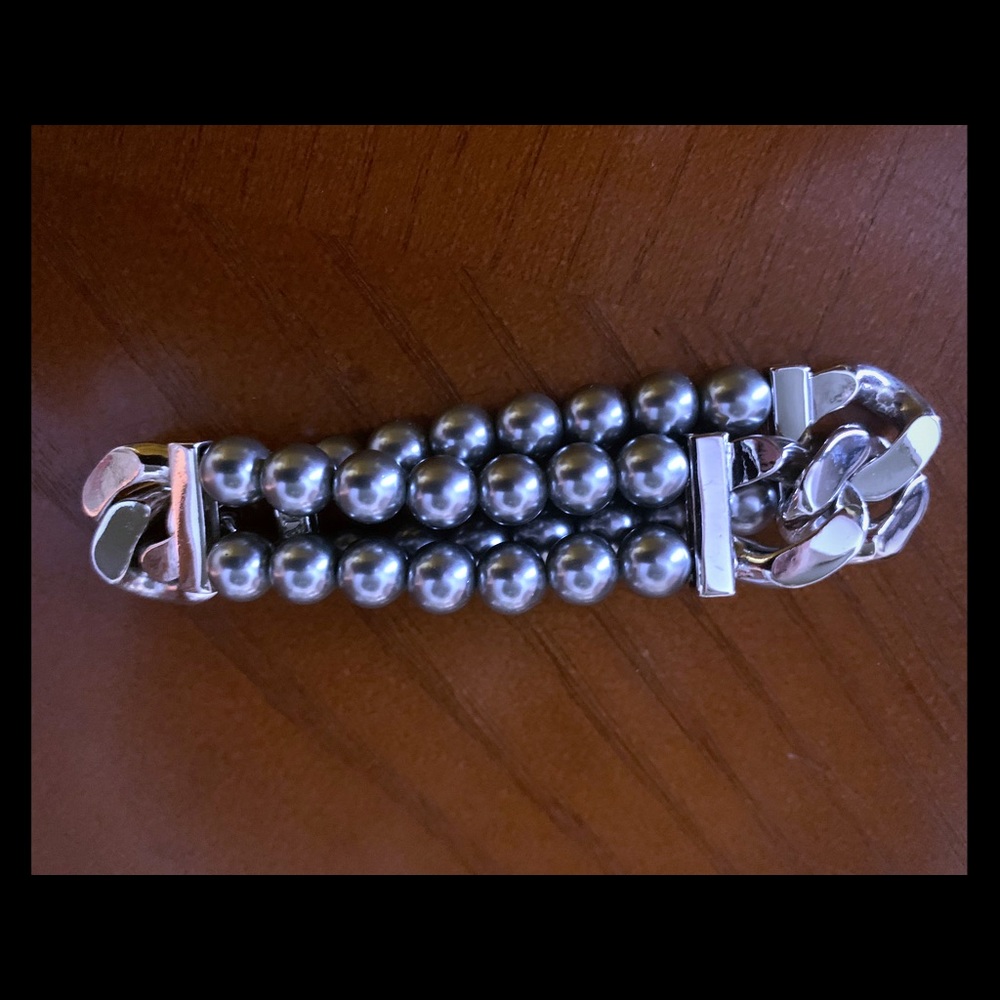 Silver and gray pearl bracelet
